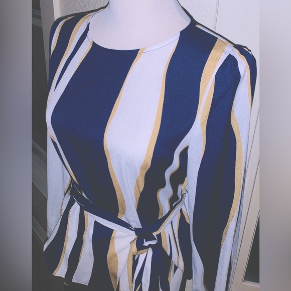 SHEIN Blue Beige and White Tie Front Peplum Blouse Sm 3/$15 - Picture 4 of 11